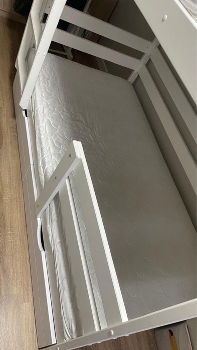 Двухъярусная кровать