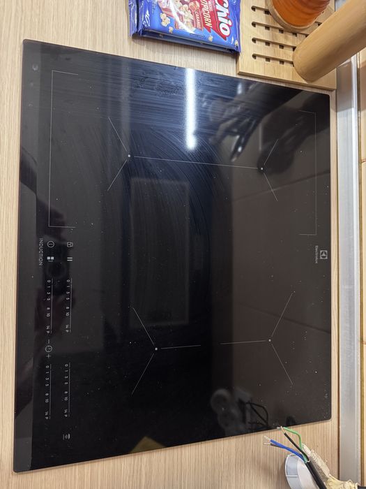 Plită vibroceramică Electrolux