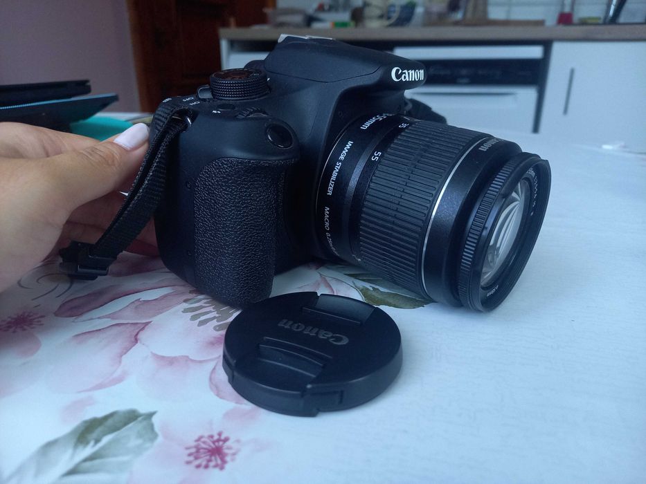 Фотоапарат Canon EOS 1200 D