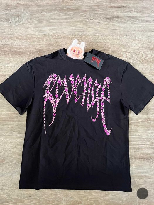 Tricou unisex black "Broken Heart" cu imprimeu roz - Revenge