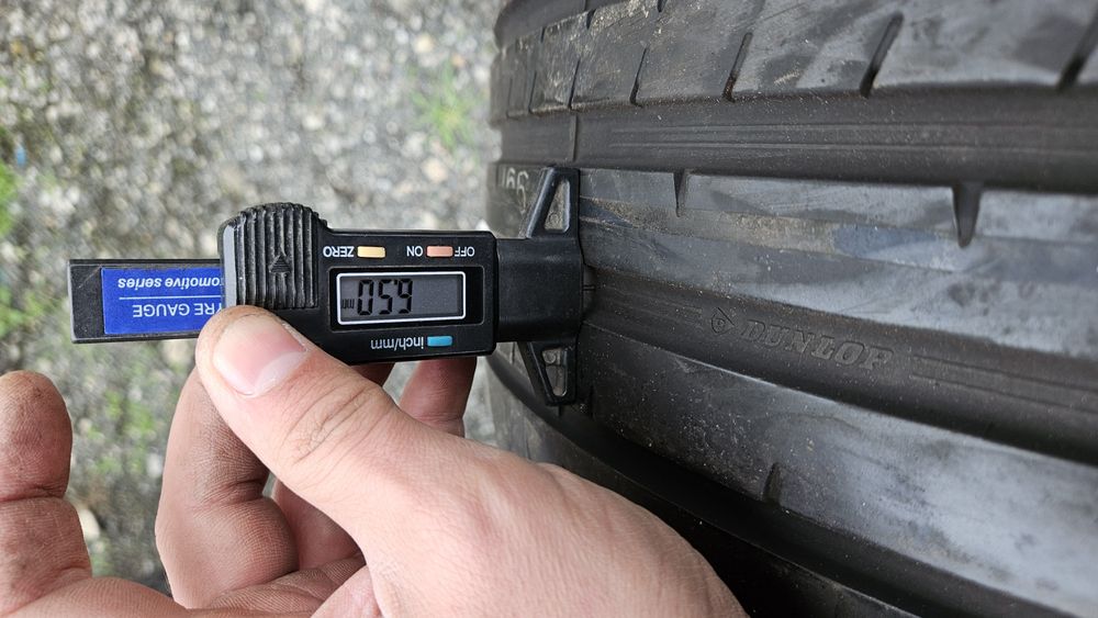 2бр гуми 225 40 18 дънлоп