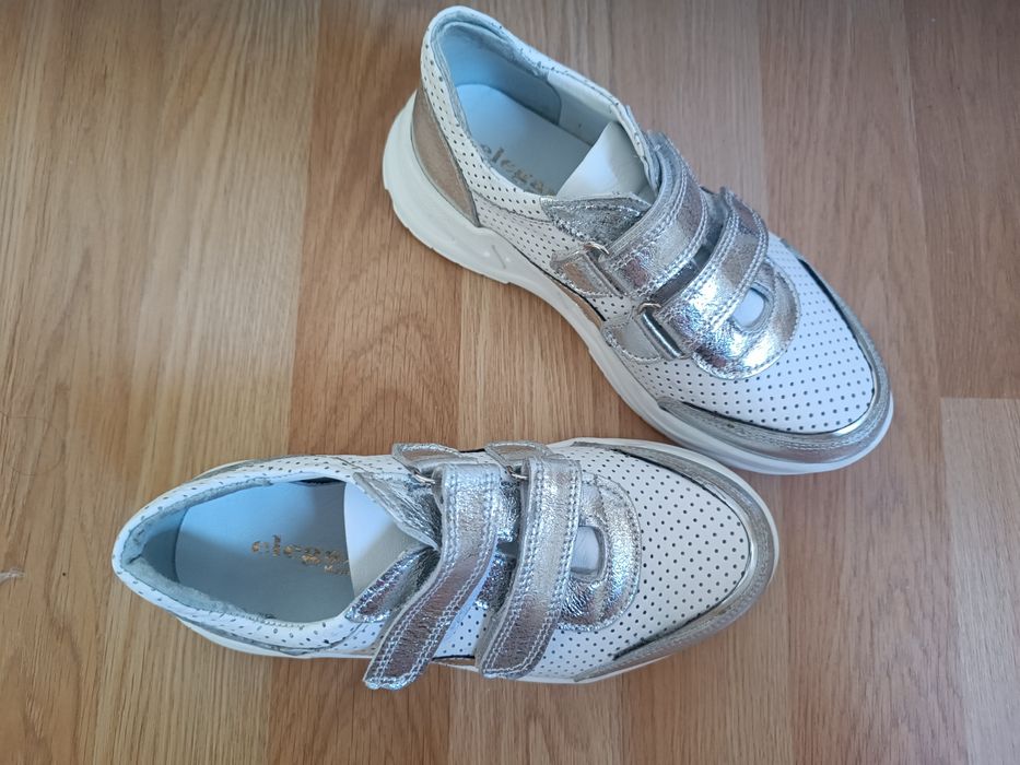 Кроссовки для девочки.