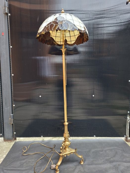 Lampadar stil Tiffany