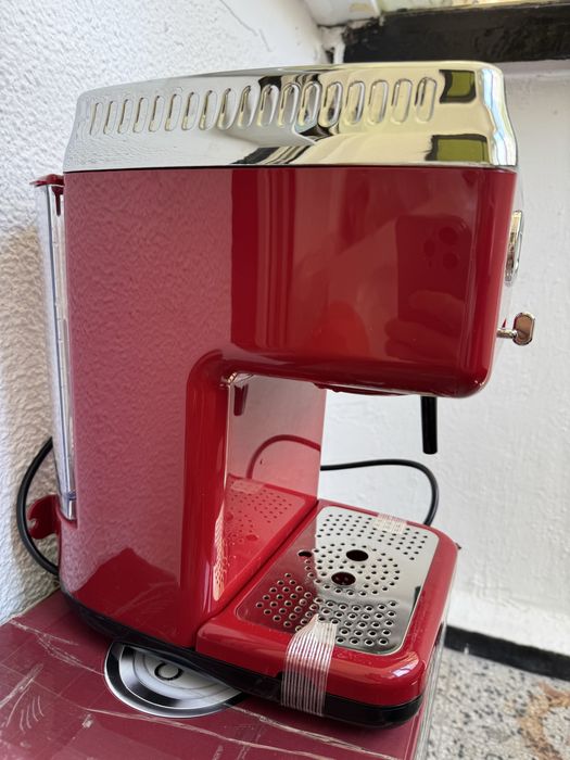 Еспресо Кафемашина - Russell Hobbs Retro Ribbon Red 28250-56, 1350W!