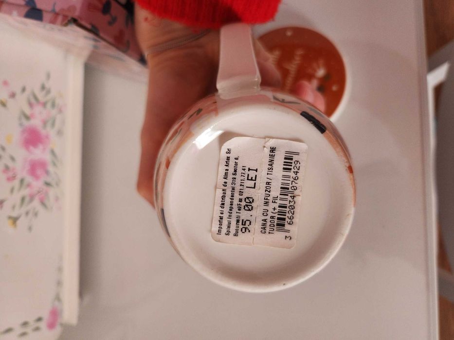 Cana noua portelan cu infuzor de ceai