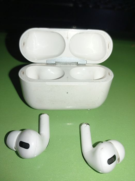 Apple Airpods pro quloqchinlari va zaryadkasi