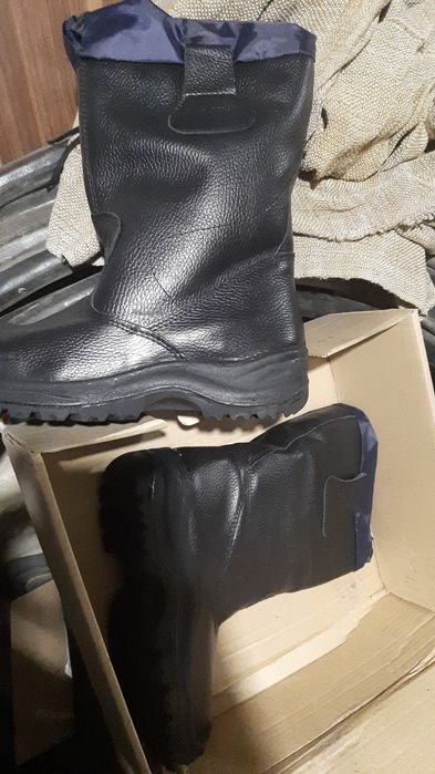 Зимние сапоги новые 43  размеры