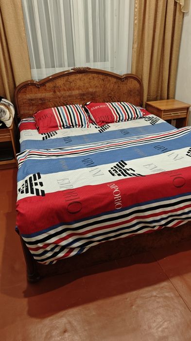 Продам двуспальную кровать