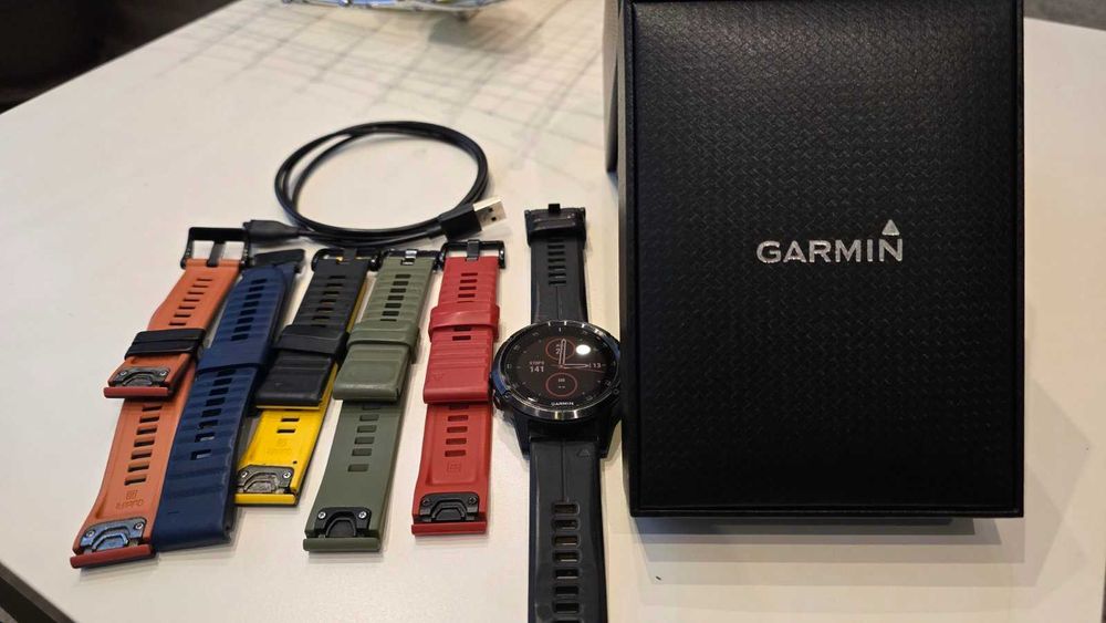 Продавам часовник Garmin Fenix 5 plus Sapphire
