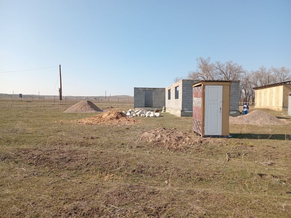 Продам участок времянка не недостроенный