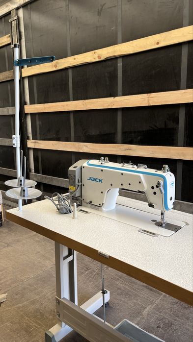 Швейная машинка JACK F4
