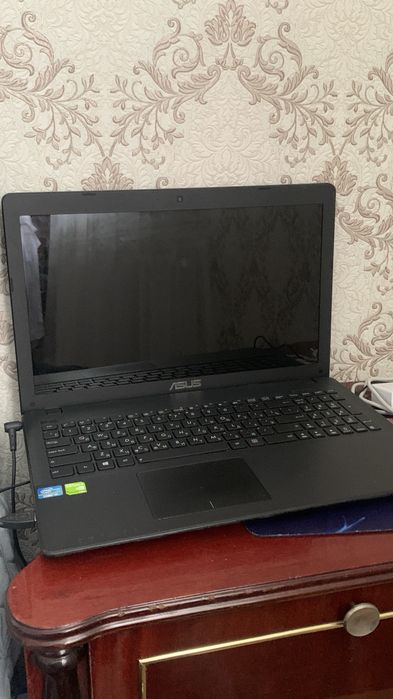 Ноутбук Asus в хорошом состояние