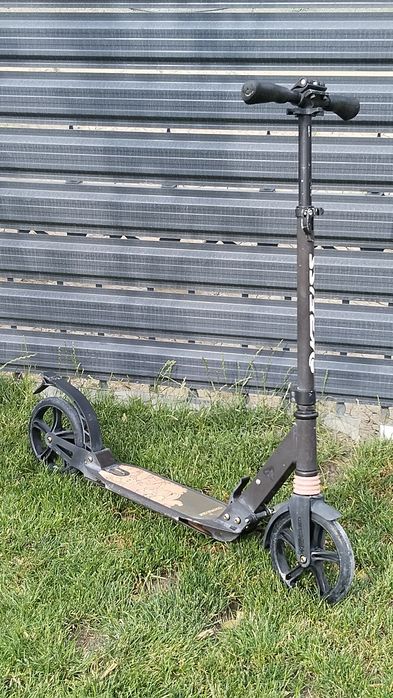 Продаю Самокат в хорошем состоянии