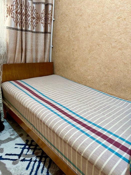 Продаю односпальные кровать с хорошим матрасом в идеальном состоянии