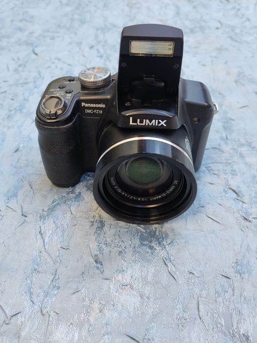 Vând aparat foto Panasonic Lumix!