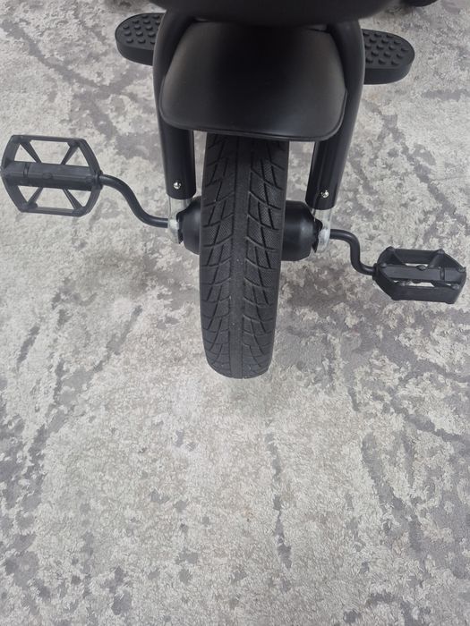 Трёхколёсный детский велосипед