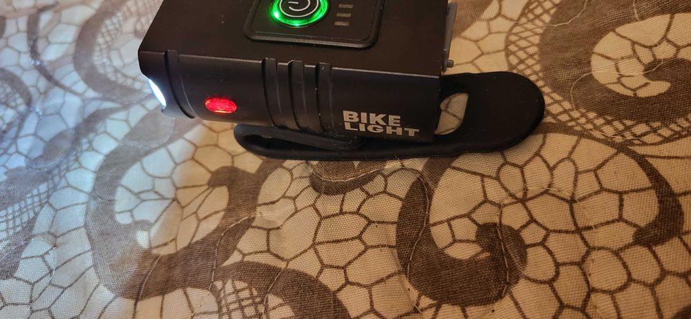 Far Bicicleta LED Trotineta 1000 lumeni, 6 Functii Lumina ca nou usb C