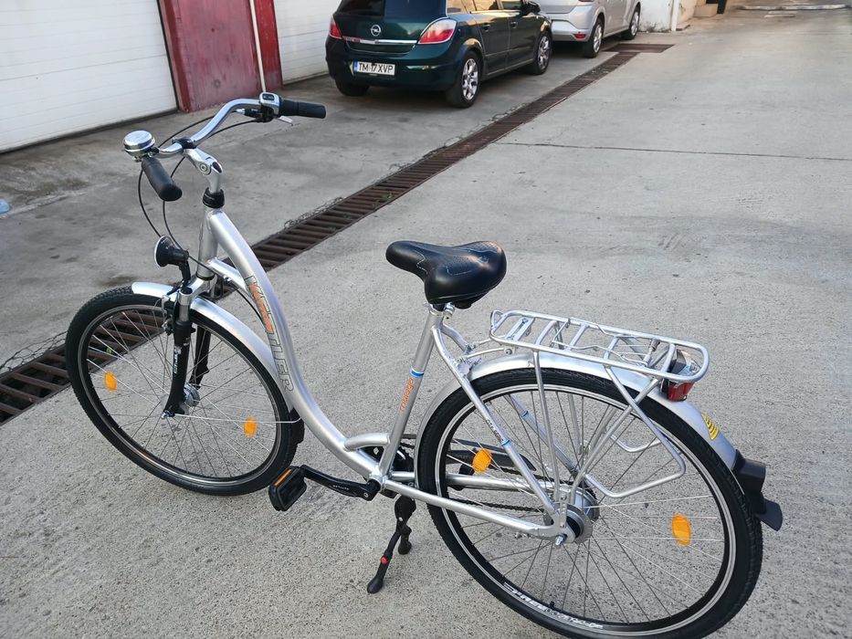 Vând bicicleta din aluminiu pentru damă