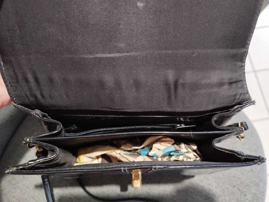 Лачена чанта, отлично състояние