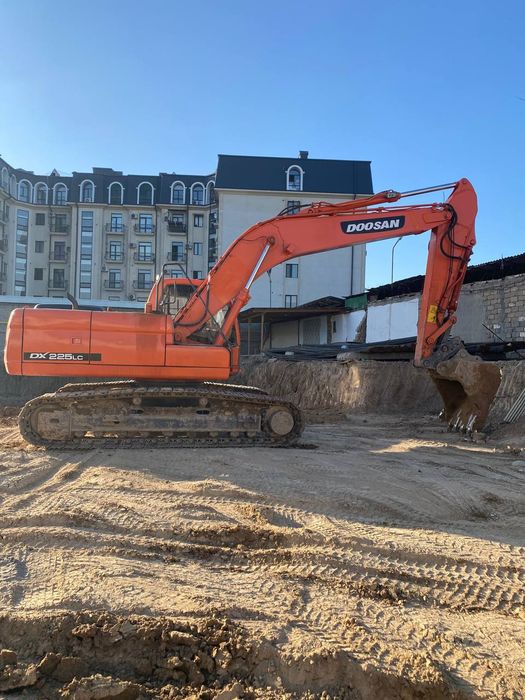 Услуги гусеничного экскаватора 1.2 куб