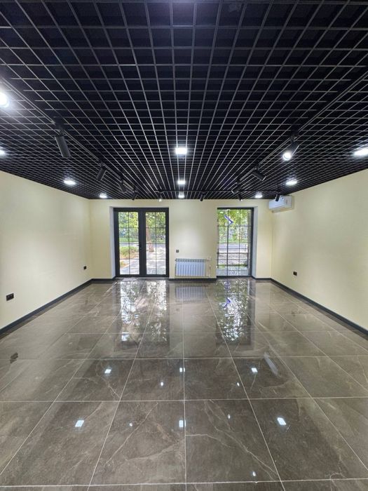 Гидромедцентр/Юнусабад - Продается нежилое помещение вдоль дороги 80м2