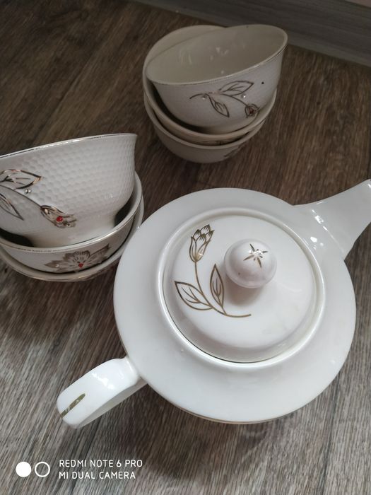 Продам чайник с пиалками