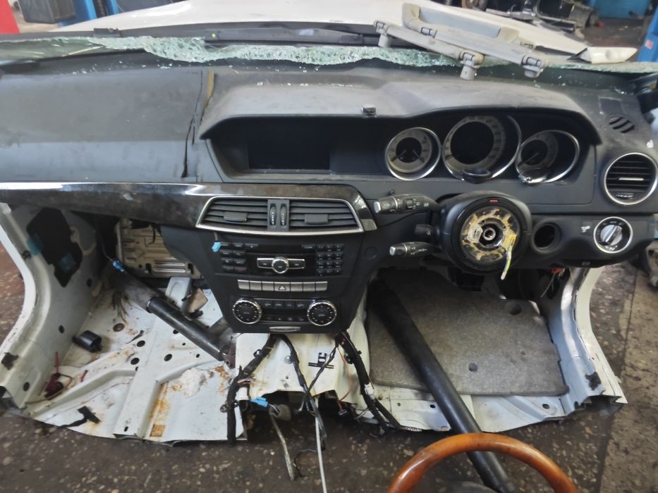 На Мерседес запчасть