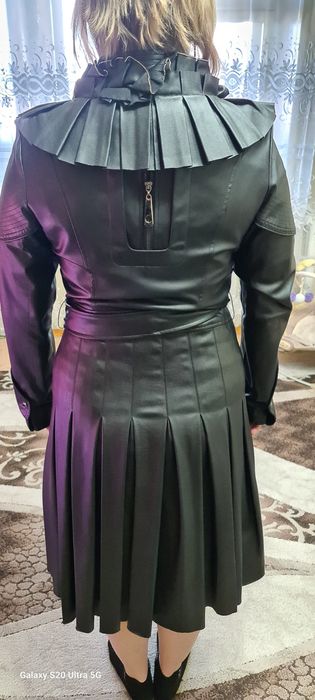 Продам кожаный плащ.