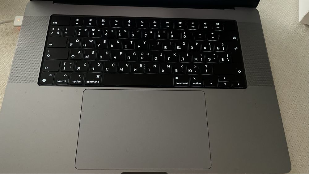 Продам MacBook Pro 16