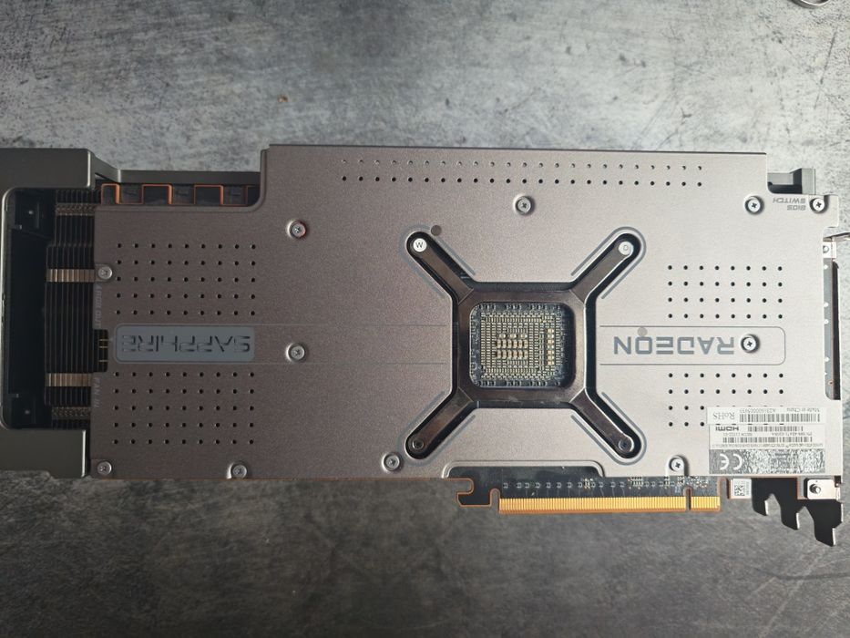 Vând Placa video AMD 7900 XTX 24 GB Sapphire NITRO+