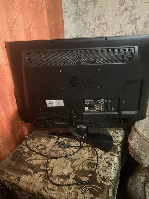 Продам телевизор на запчасти