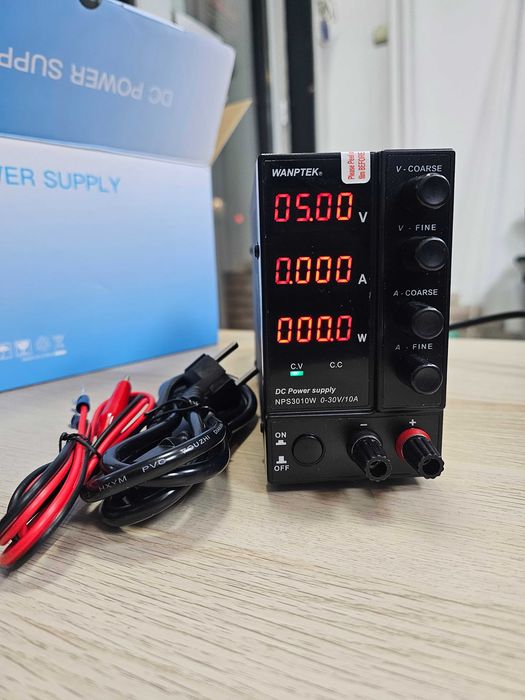 Регулируемо лабораторно захранване 30V / 10A захранващ блок