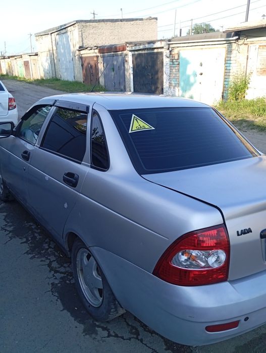 Продам приору седан