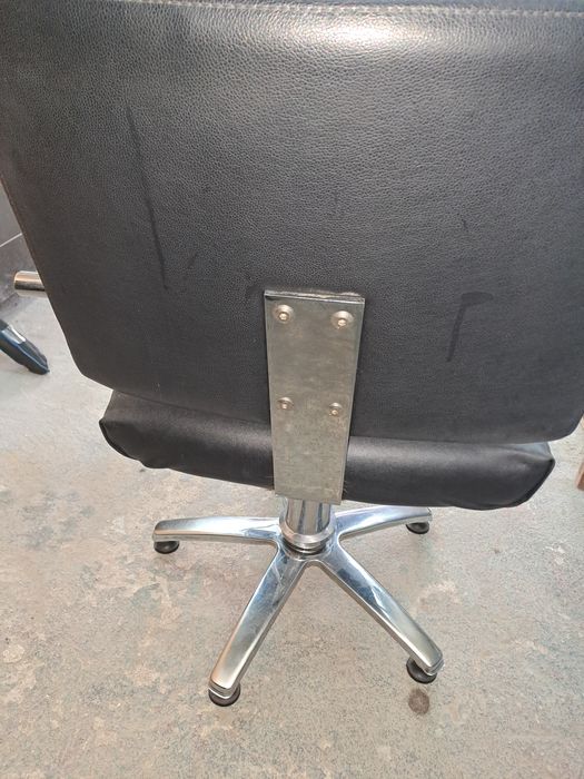 Фризьорски стол в добро състяние