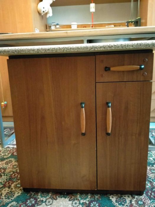 Кухонный напольный стол