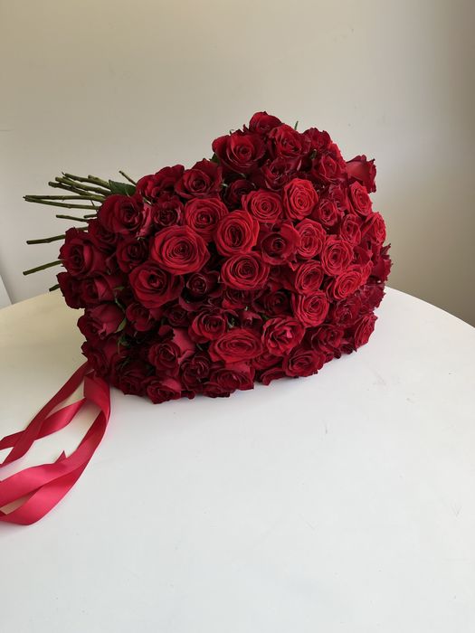 Buchet 101 trandafiri naturali -800 lei cu livrare la domiciliu