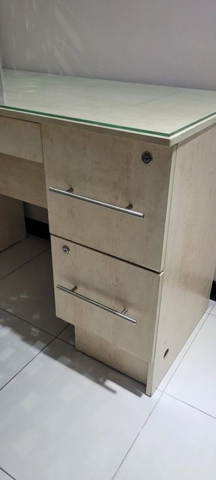 Продаю стол для Нейл стилиста