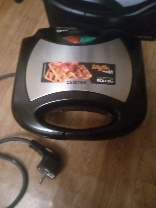 Вафельница . Электрическая