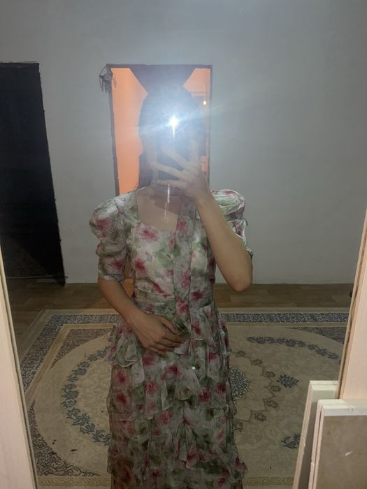 Нежный платье.