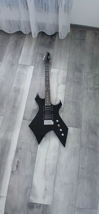 (URGENT!!)Chitara Rocktile WarHead MG-3008 (Amp, cablu, husa inclus)