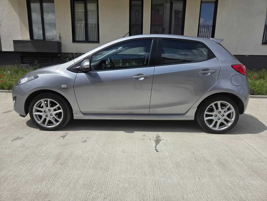 Mazda 2 1.5 Sport 102 cai MZR 2011 carlig remorcare, scaune incalzite, senzori RAR efectuat