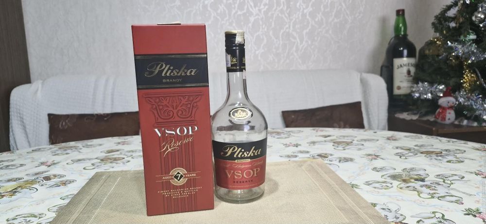 Продавам дублиращи ботилки от уиски празни