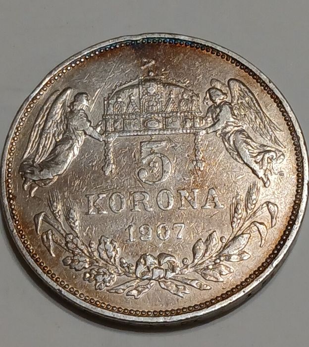 Стара сребърна монета.