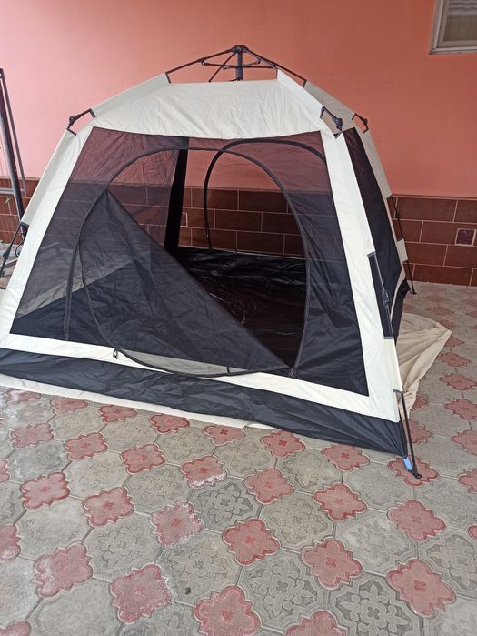 Палатка кемпинг новая.