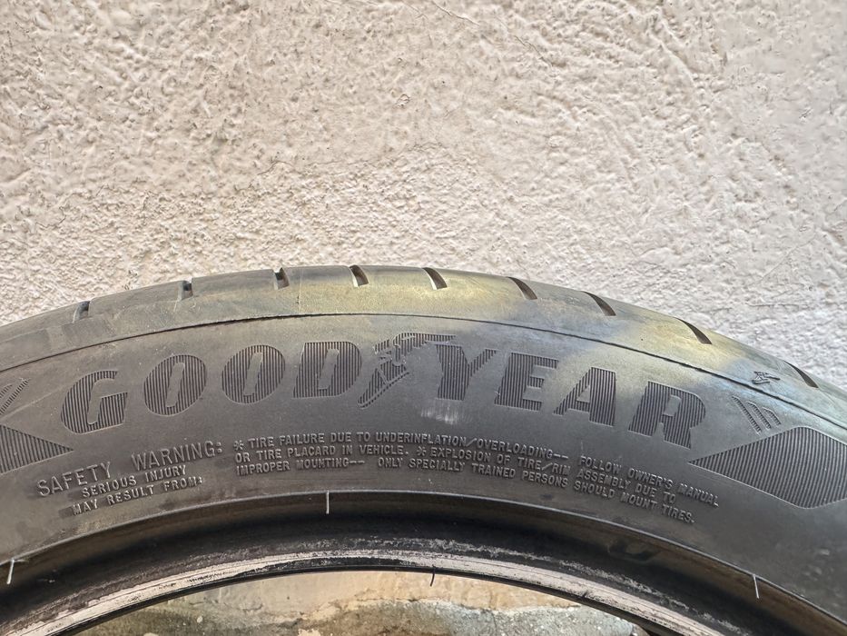 Автомобилни гуми 215 50 18 Goodyear