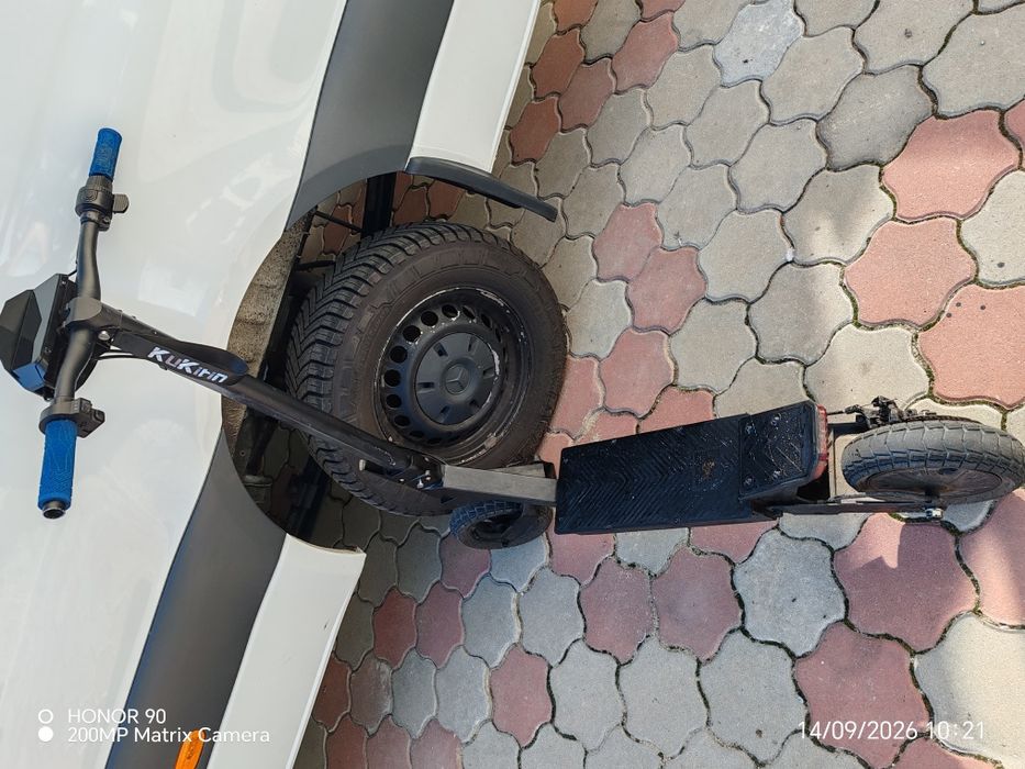 Vând trotineta electrica kukirin g2