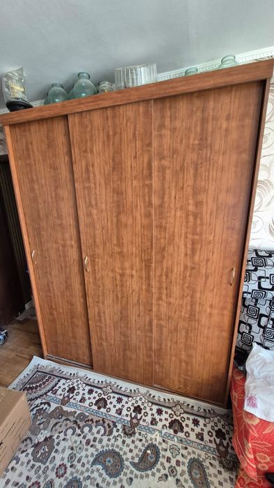 Продам трёхдверный шкаф купе