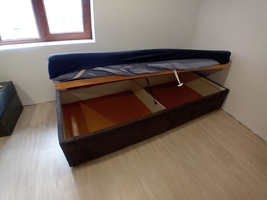 Единично легло с механизъм