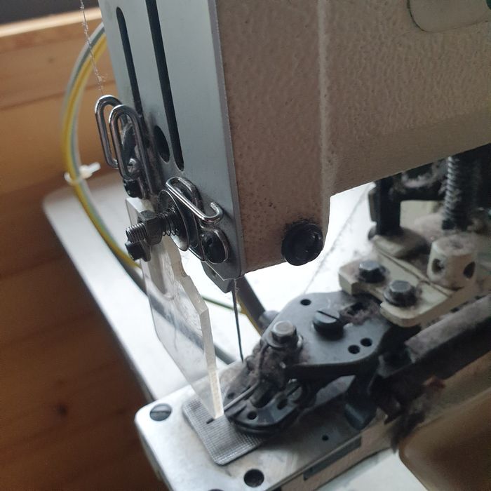 Masina de cusut nasturi stare de funcționare