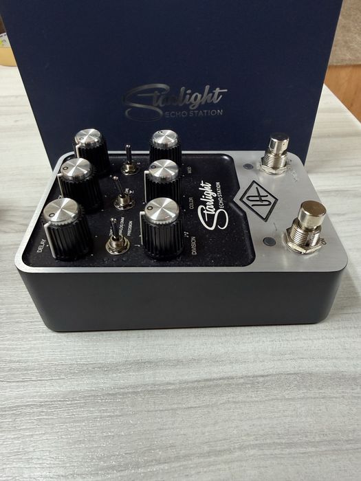 Продавам делей UNIVERSAL AUDIIO Echo station